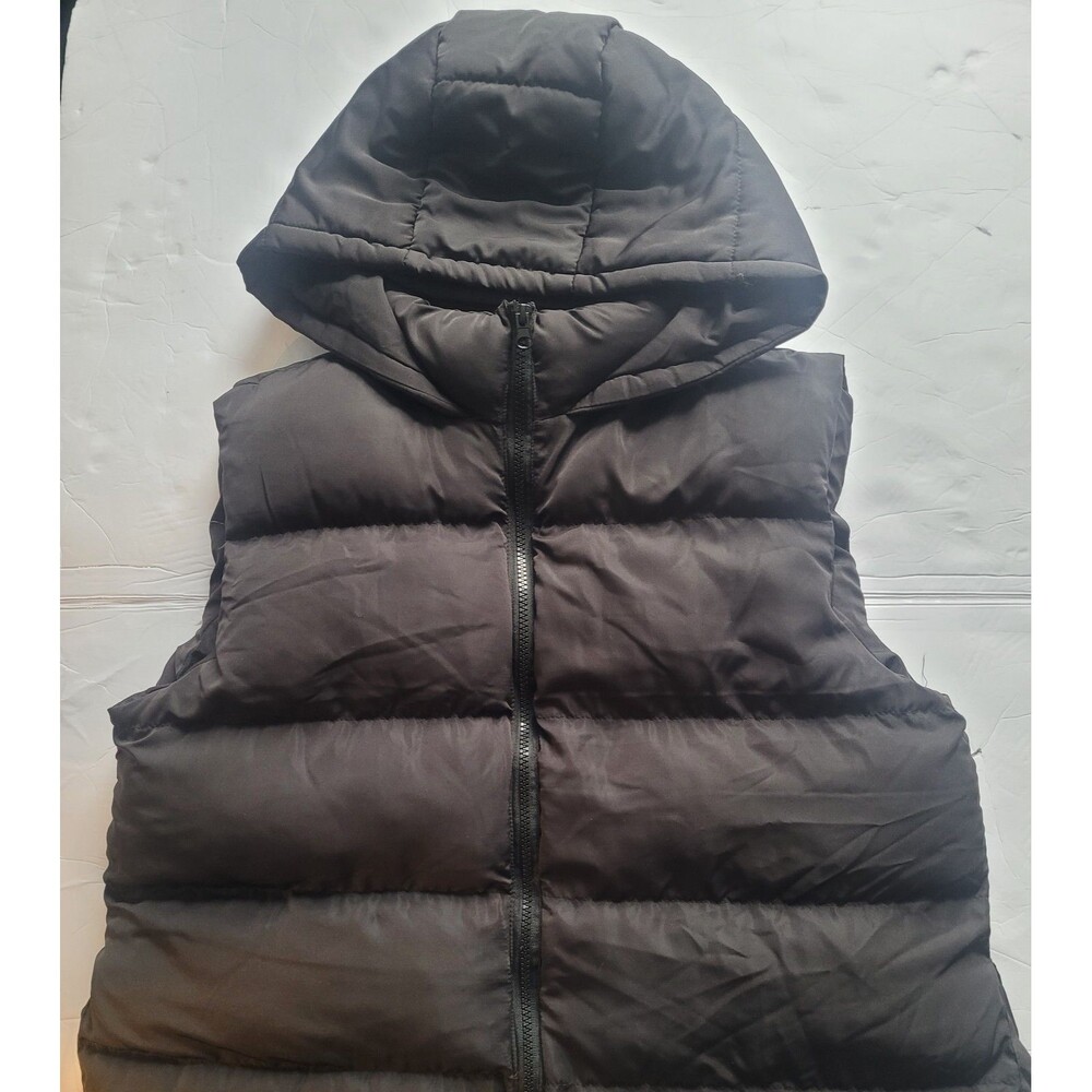 SHEIN Black Puffer Vest with Hood – Size L.... #invR